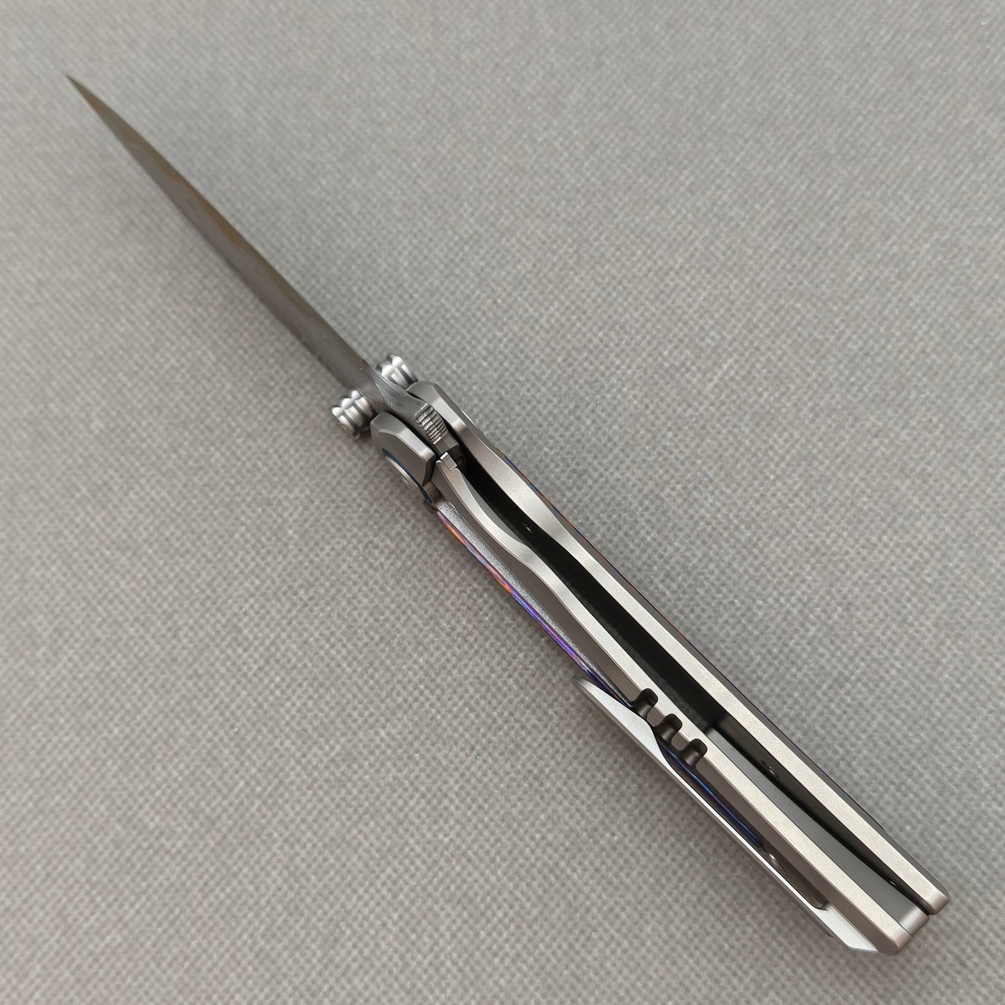 Vorixn „Nebula“ Flipper- und Daumenpin-Messer mit Griff aus Titanflammen-Zirkuinlay (3,8" Klinge aus Damaststahl) KB018 