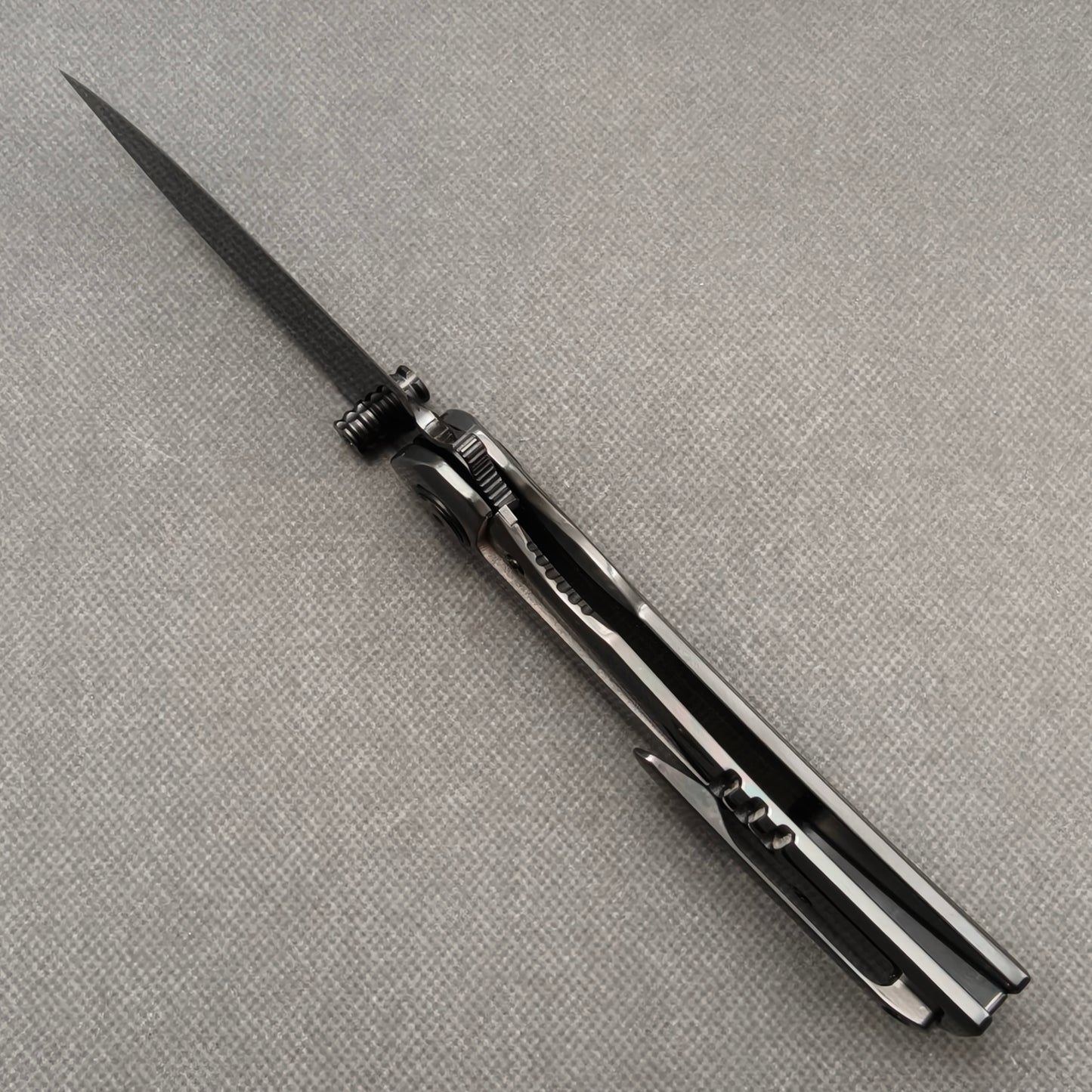 VORIXN „Obsidian Current“ Flipper- & Daumenpin-Messer, handgeflammter Zirkoniumgriff (9,7 cm M390 Klinge) KB087