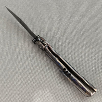 VORIXN „Skull Eclipse“ Flipper & Daumenpin Messer mit titanbeschichtetem, graviertem und eloxiertem Griff (10,2 cm 10Cr15CoMoV Klinge) KB090