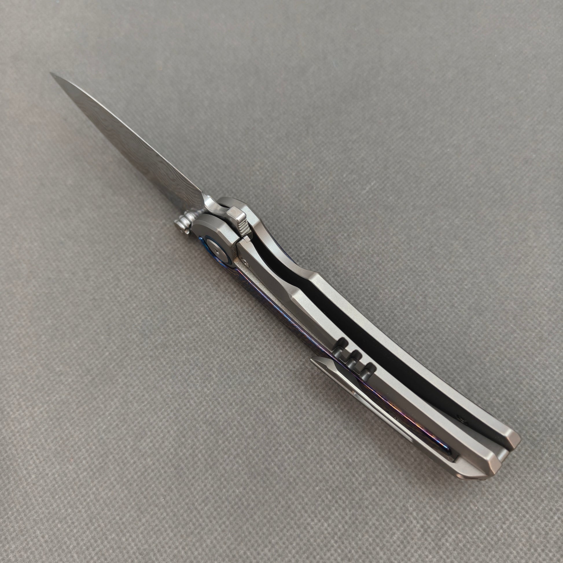 VORIXN KB031 open edge-side locking structure showing lock area and inner handle construction.