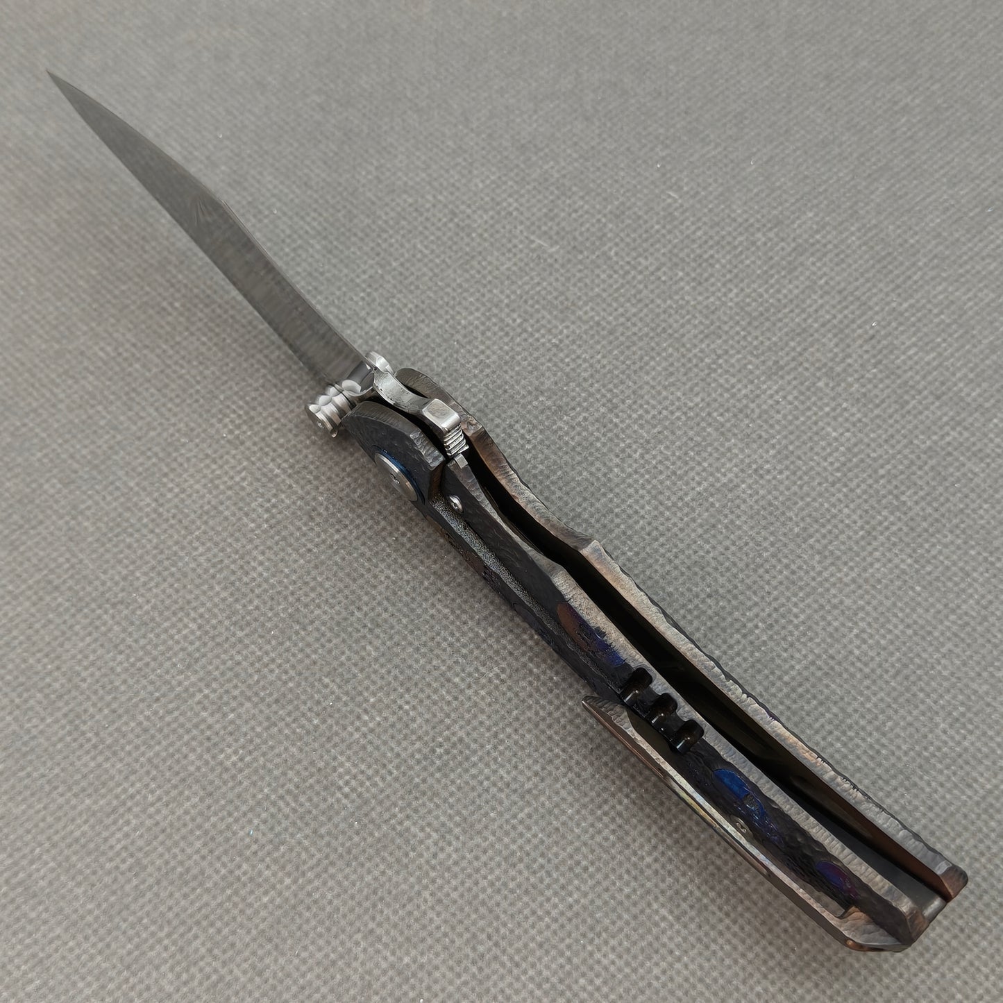 VORIXN „Skull Mirror“ Flipper- & Daumenpin-Messer, Titan-gravierter, anodisch gefärbter Griff (10,2 cm 10Cr15CoMoV Klinge) KB089