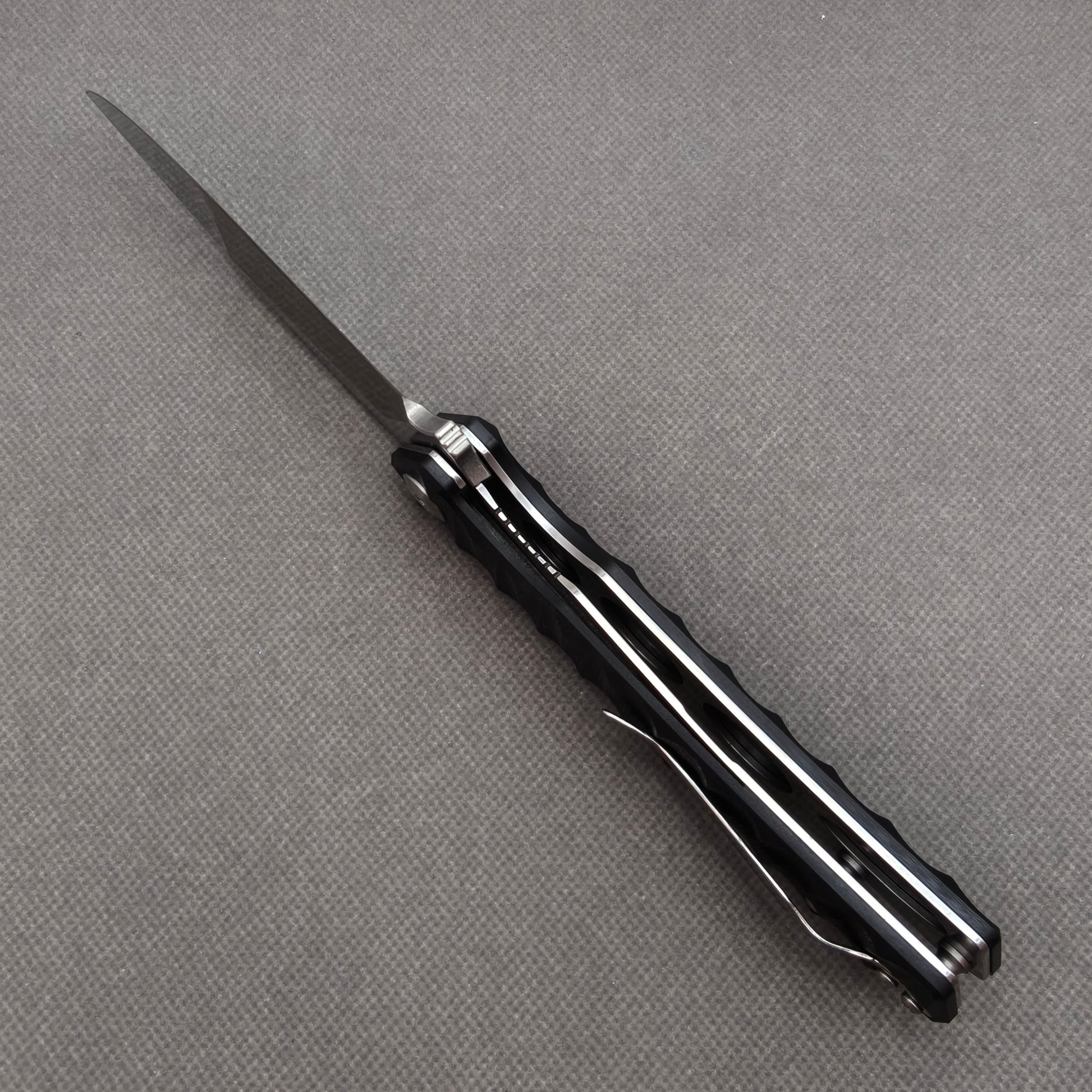 VORIXN KA002 open edge-side locking structure showing lock area and inner handle construction.