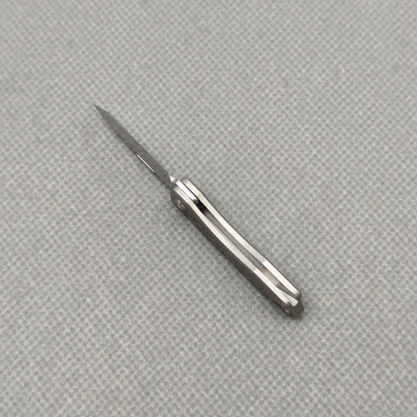 VORIXN NA002 Super Tiny Folding Knife – partially open view showing flipper and pivot mechanism