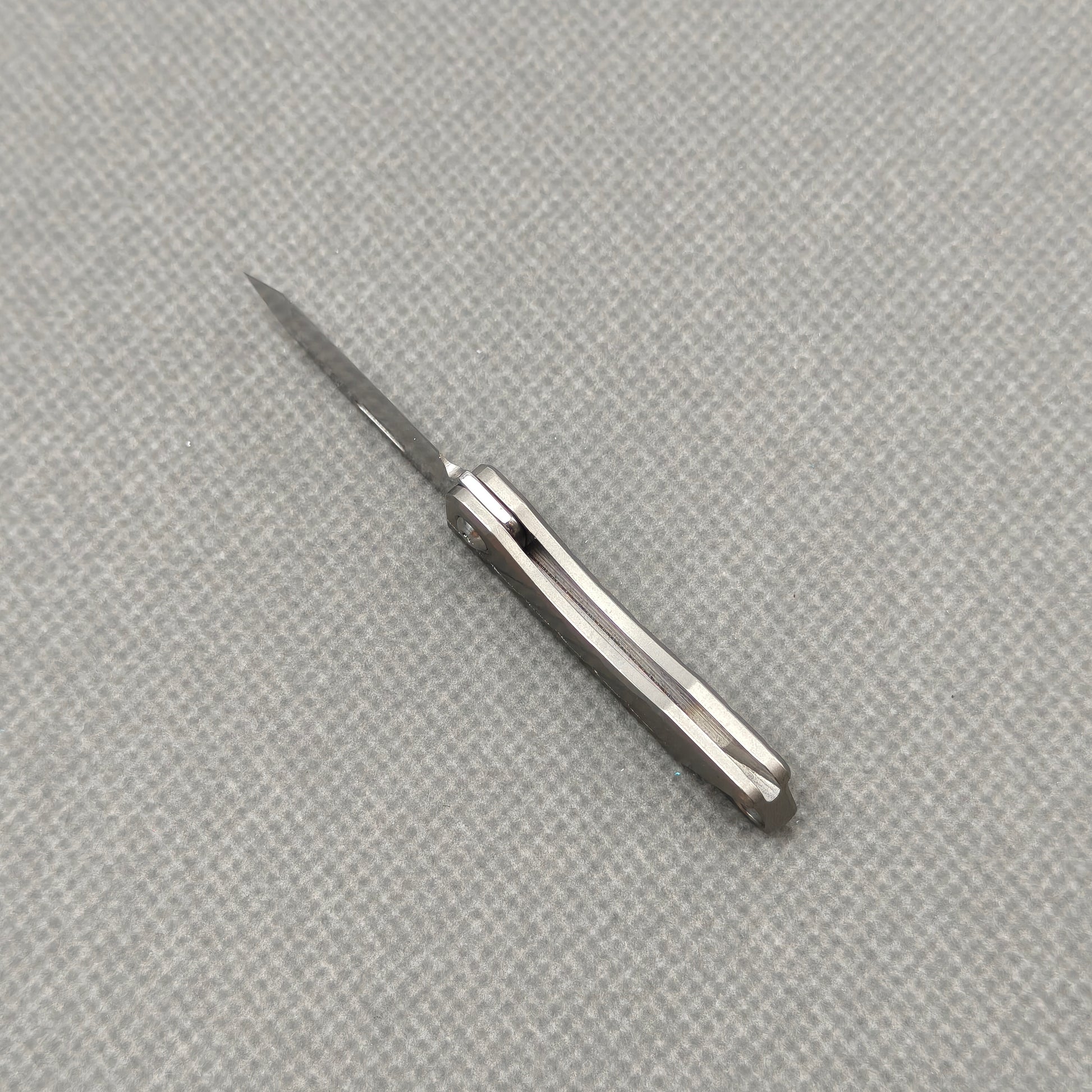 VORIXN NA002 Super Tiny Folding Knife – partially open view showing flipper and pivot mechanism