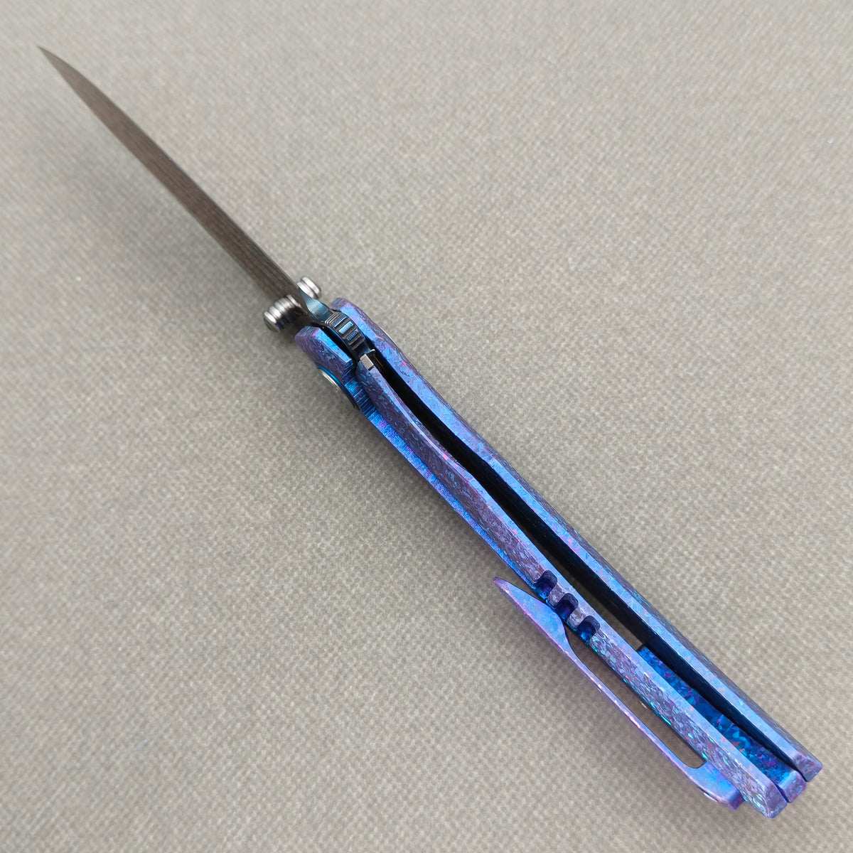 VORIXN Rimeflare KB132 Folding Knife – open edge side locking structure showing frame lock and inner construction.