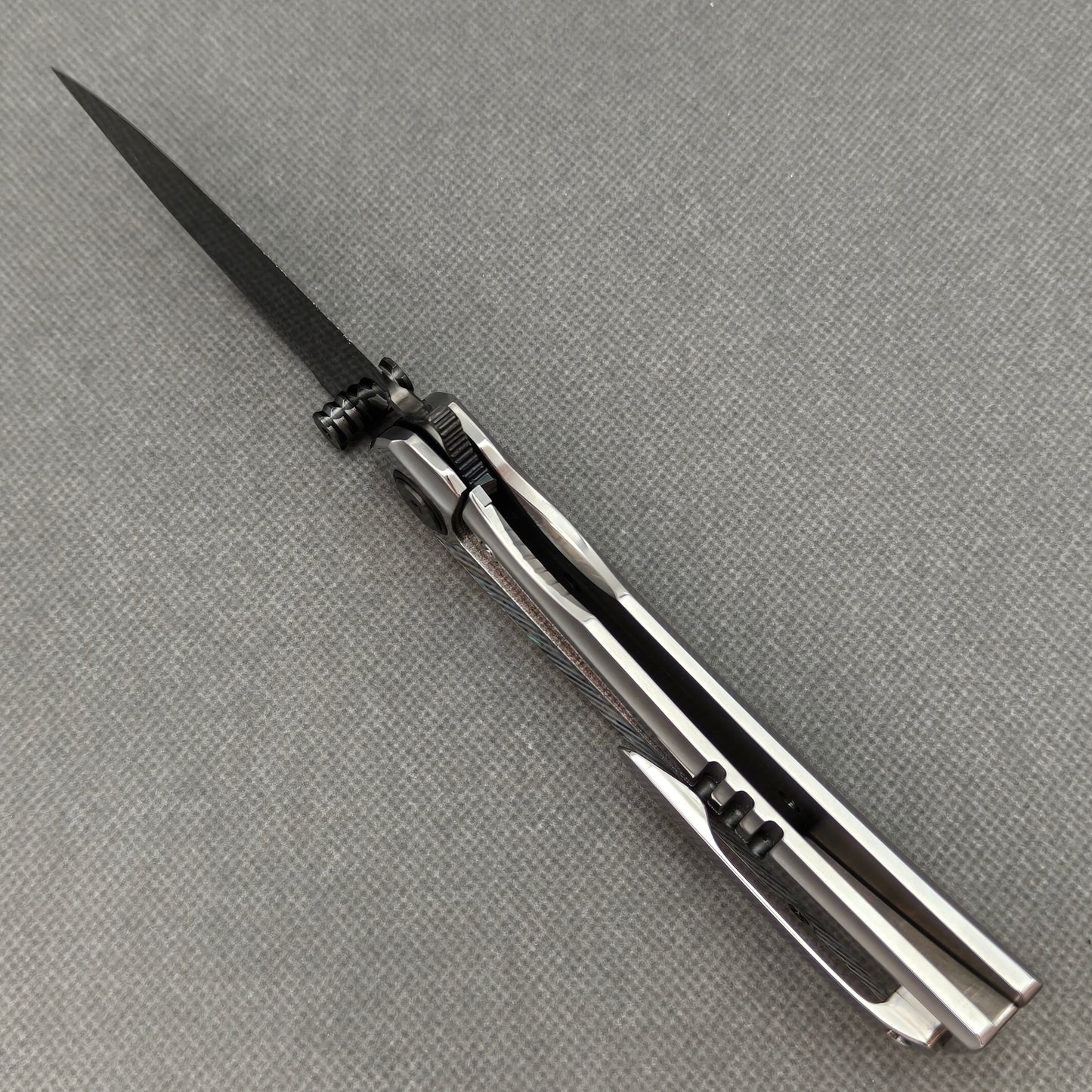 VORIXN KB103 Ocean Mirage Folding Knife – open edge side locking structure showing frame lock and inner construction