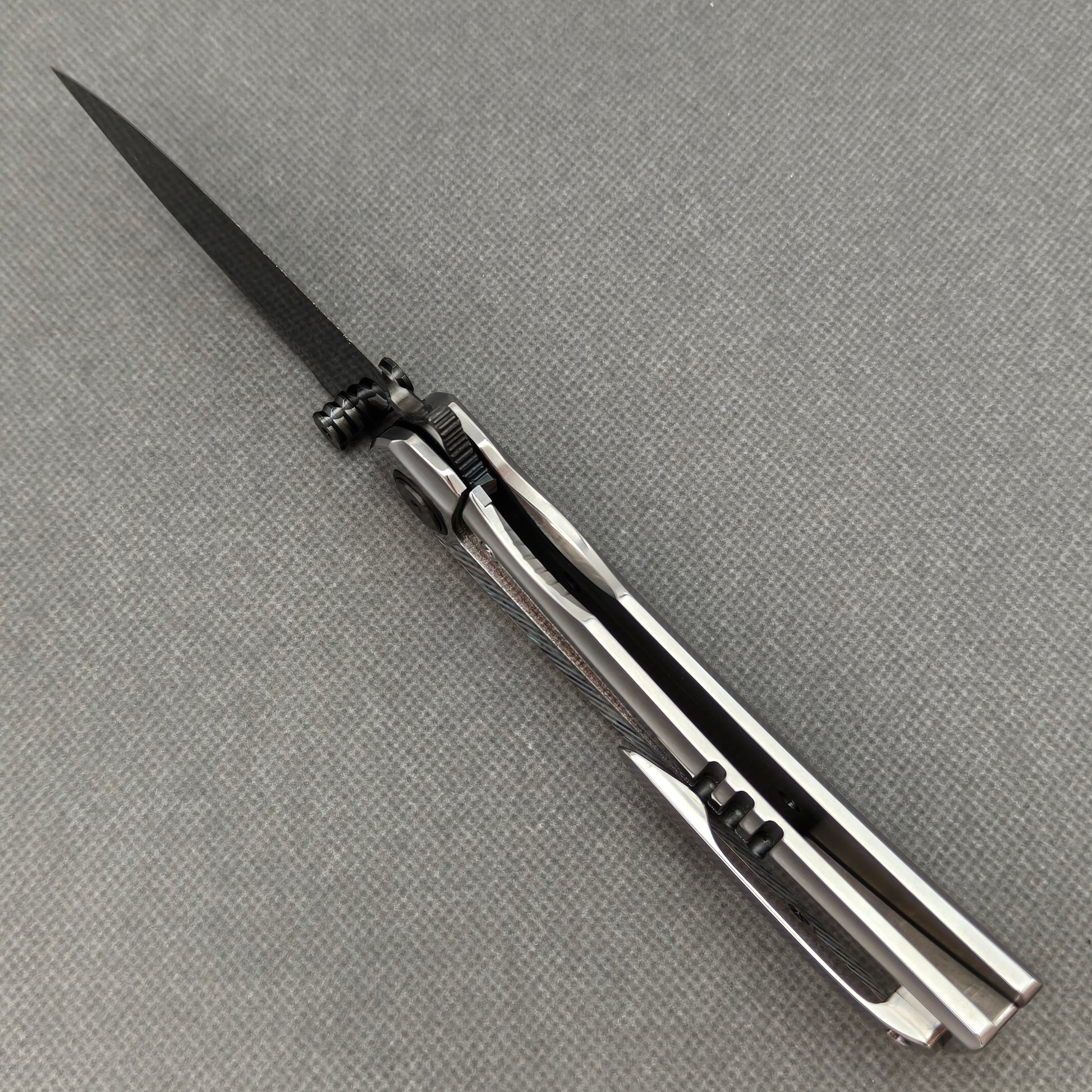 VORIXN KB103 Ocean Mirage Folding Knife – open edge side locking structure showing frame lock and inner construction