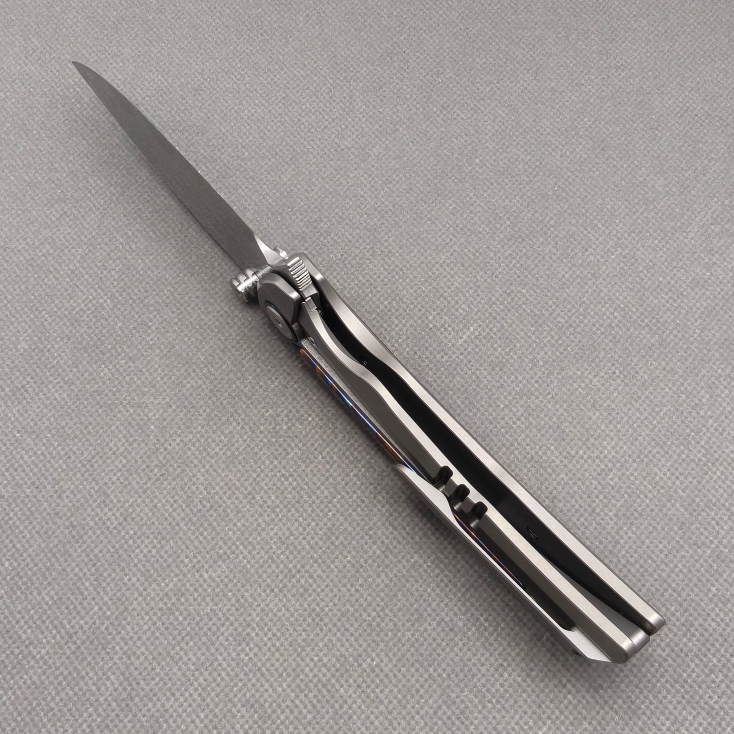 VORIXN KB019 open edge-side locking structure showing frame lock area and inner handle construction.