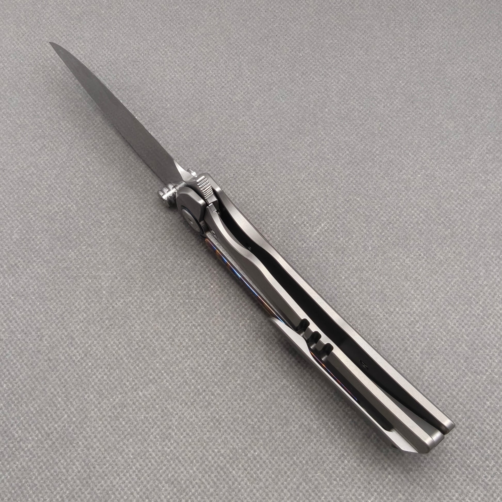 VORIXN KB019 open edge-side locking structure showing frame lock area and inner handle construction.