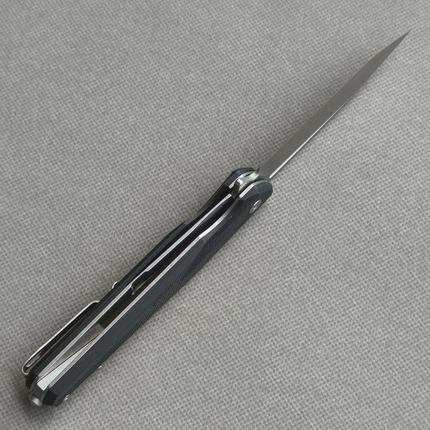 Couteau pliant VORIXN Flipper avec manche en fibre de carbone et acier 2Cr13 (lame D2 de 3,8") KM002