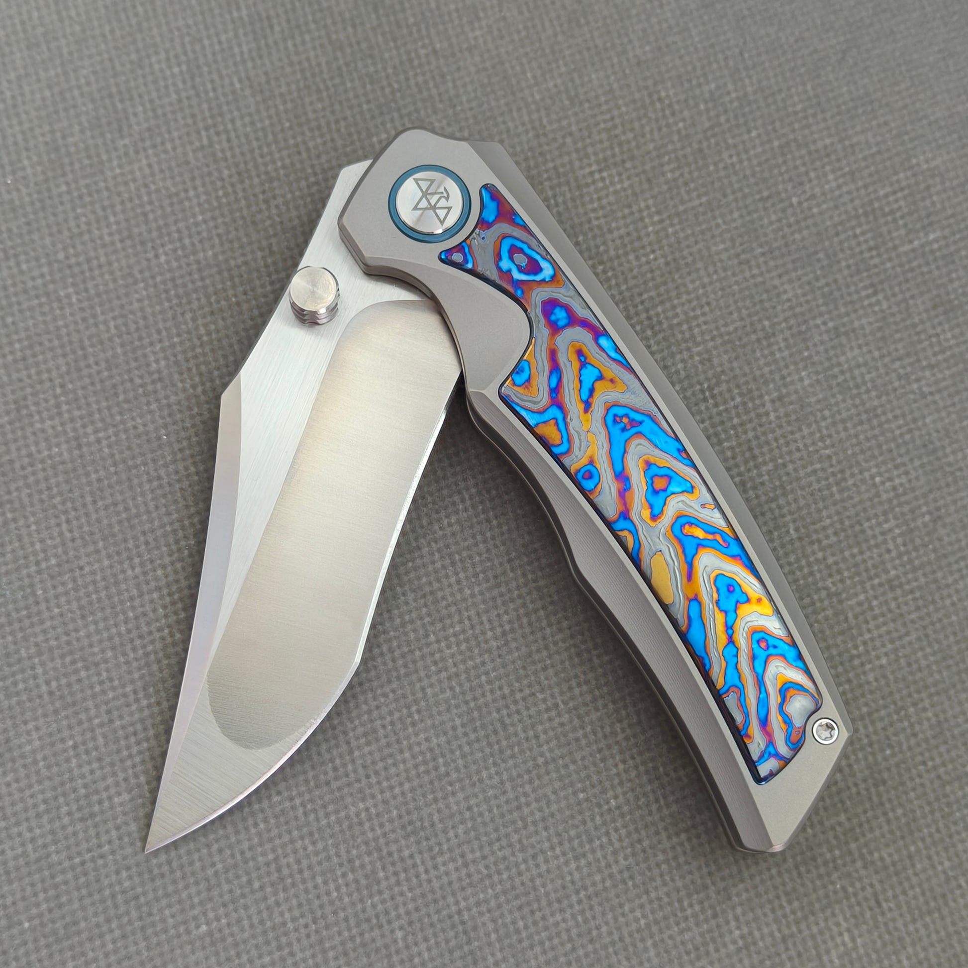 VORIXN KB030 Abyssal Folding Knife – partially open EDC view showing flipper, thumb stud, pivot, and Zirconium handle profile