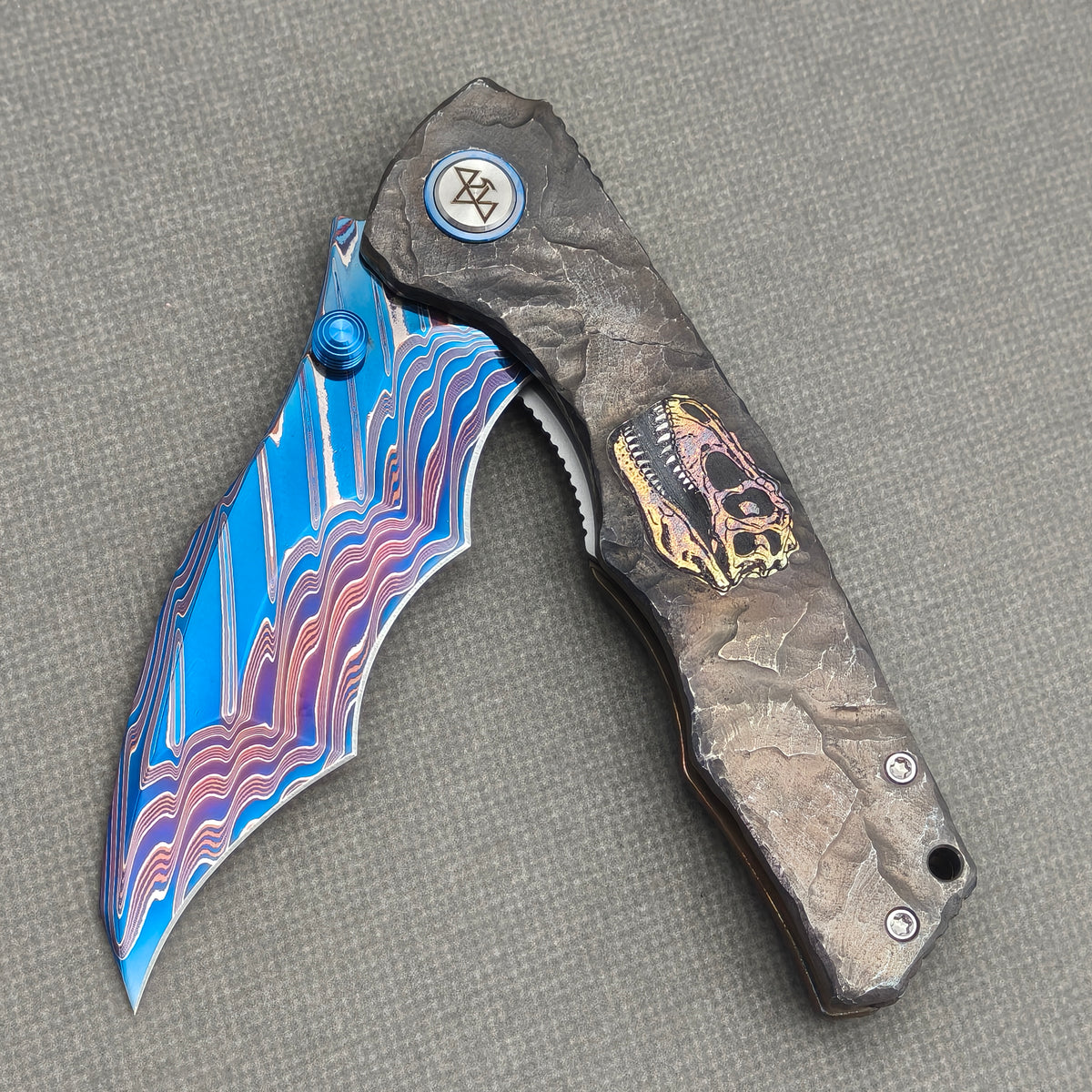 VORIXN Rexveil KB154 Folding Knife – partially open EDC view showing flipper, thumb stud, pivot, and titanium handle profile.