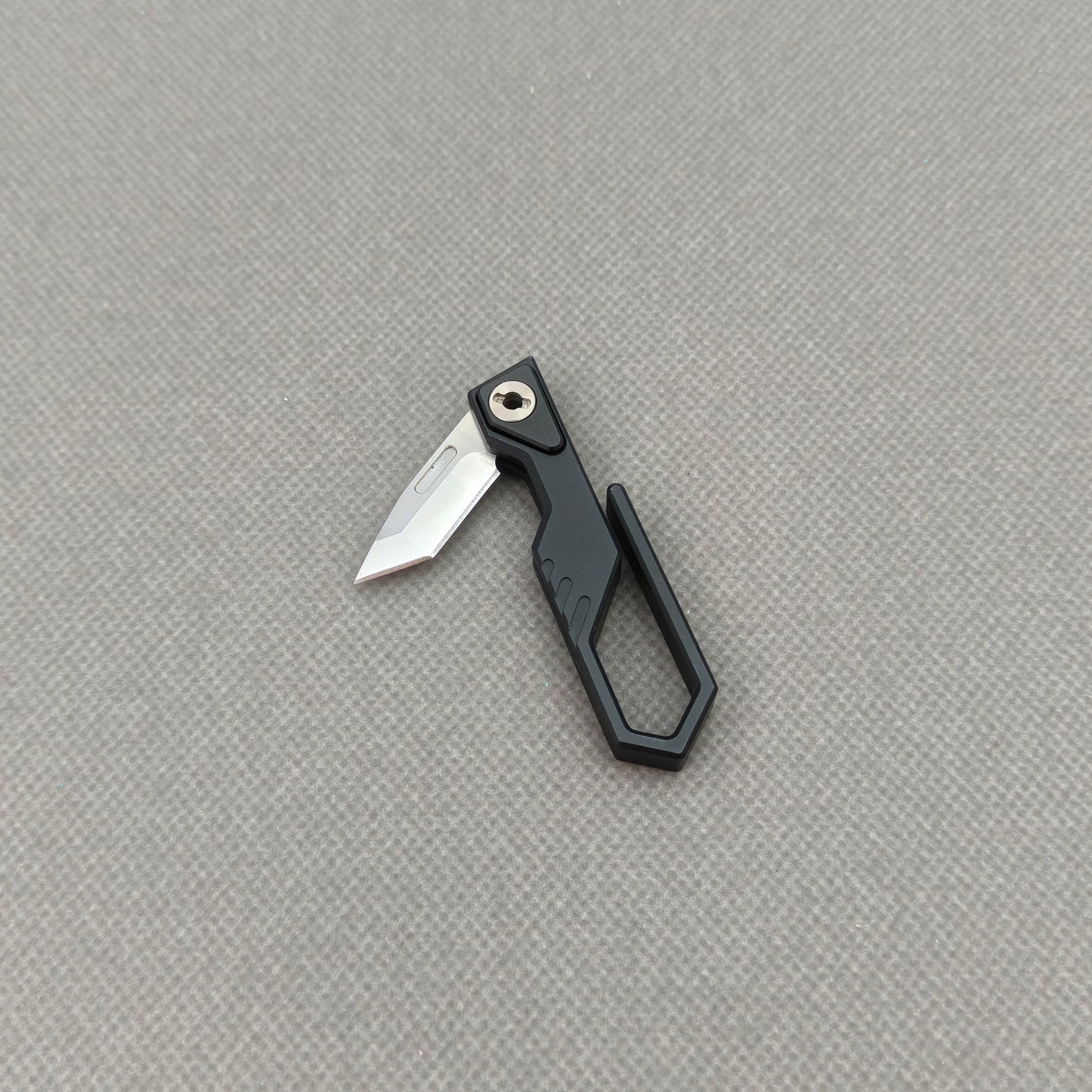 VORIXN NA001 Super Tiny Folding Knife – overall product view with scale reference