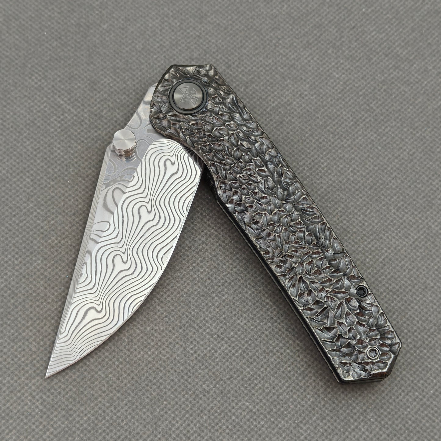 VORIXN "Blackscale" Flipper & Daumenpin-Messer, handgeschnitzter & DLC-beschichteter Titan-Griff (9,1 cm Damastklinge) KB088