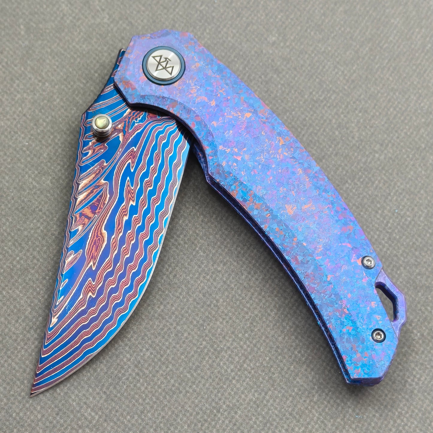 VORIXN "Rimeflare" (3.7" Damascus Blade) Crystallized Titanium Handle Flipper & Thumb Stud Folding Knife - KB132