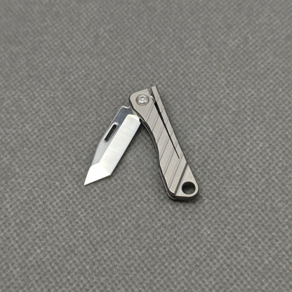 VORIXN NA002 Super Tiny Folding Knife – overall product view with scale reference