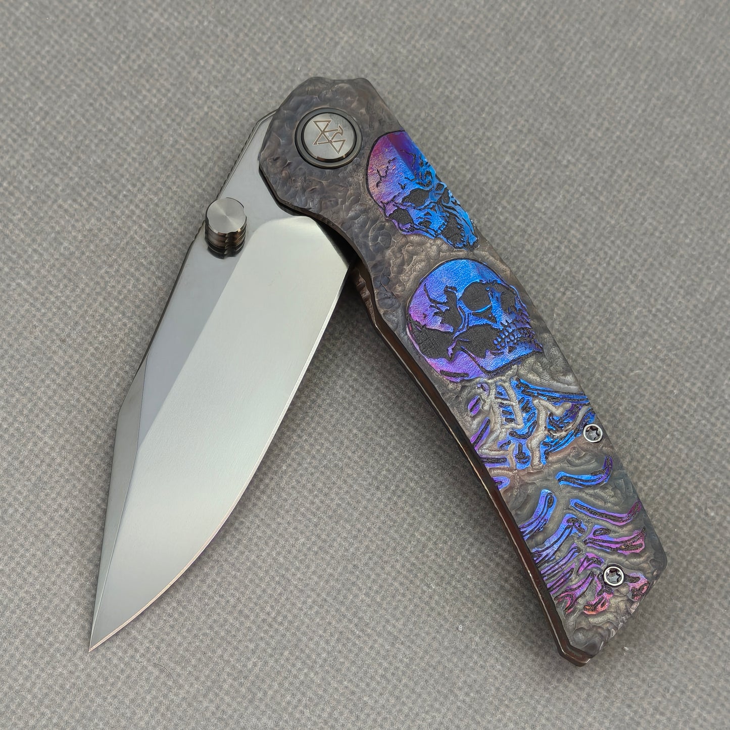 VORIXN "Skull Nocturne" (3.8" M390 Blade) Hand-Engraved & Anodized Titanium Handle Flipper & Thumb Stud Folding Knife - KB120