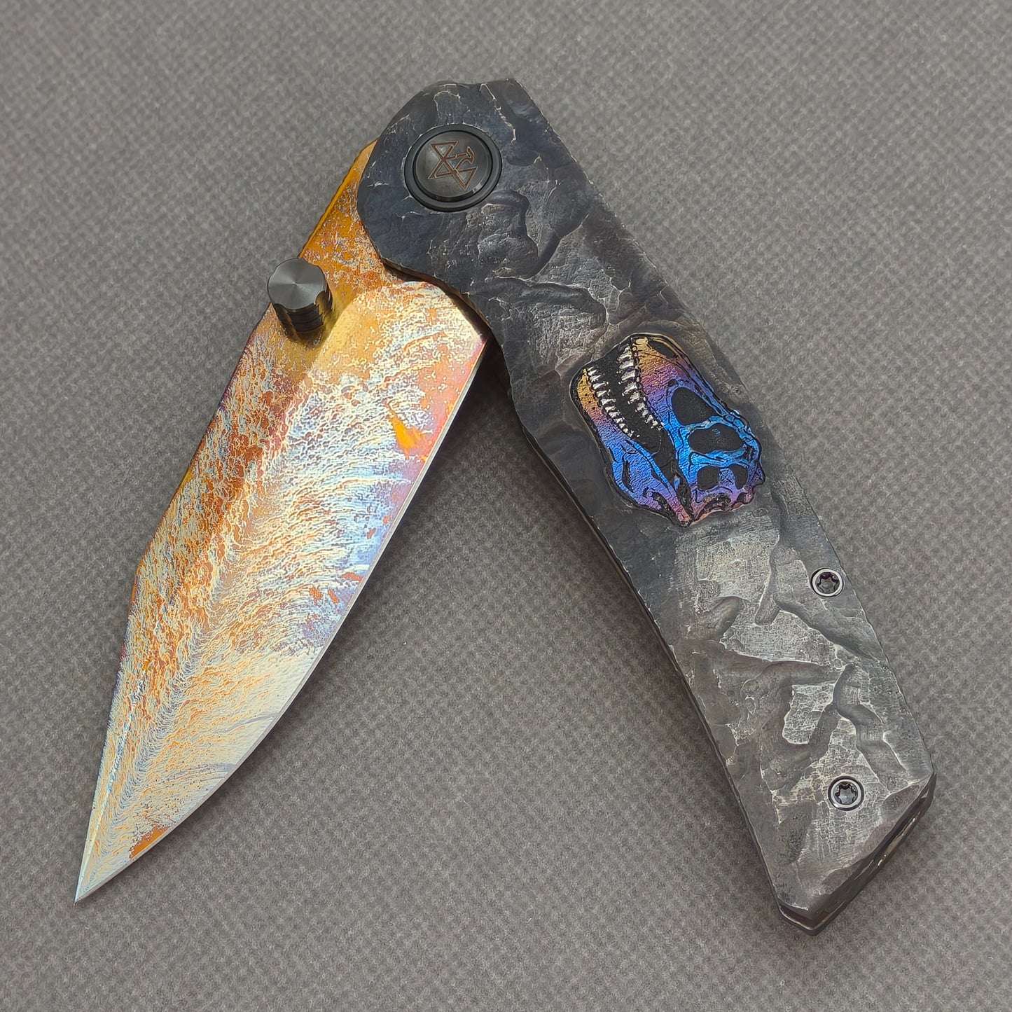 Auction | VORIXN "Skull Ember" (3.8" M390 Blade) Hand-Engraved & Anodized Titanium Handle Flipper & Thumb Stud Folding Knife - KB122