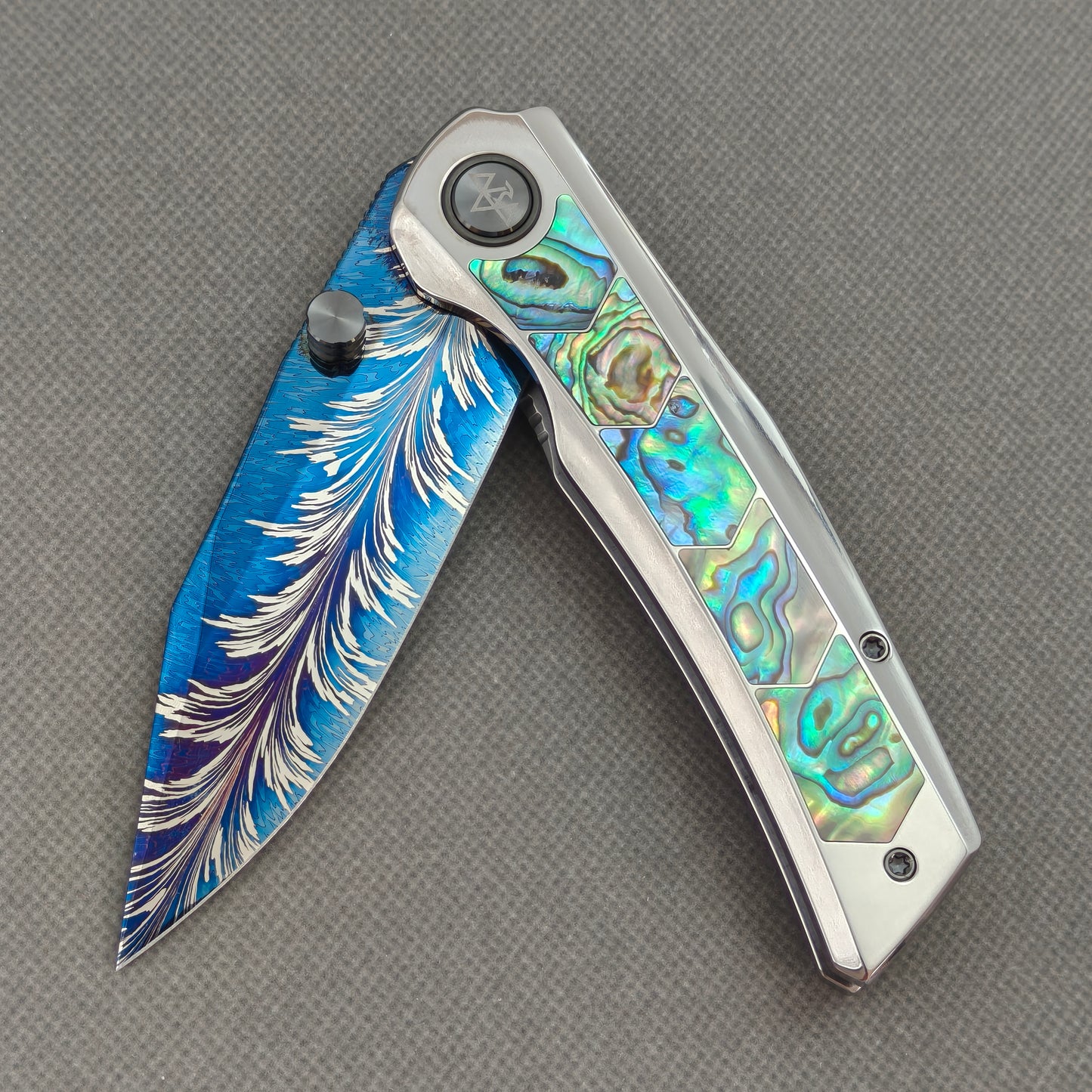 VORIXN "Ocean Aurora" Flipper & Thumb Stud Knife Deep-sea Abalone Shell Inlay Titanium Handle (3.8" Feather Damascus Blade) KB111
