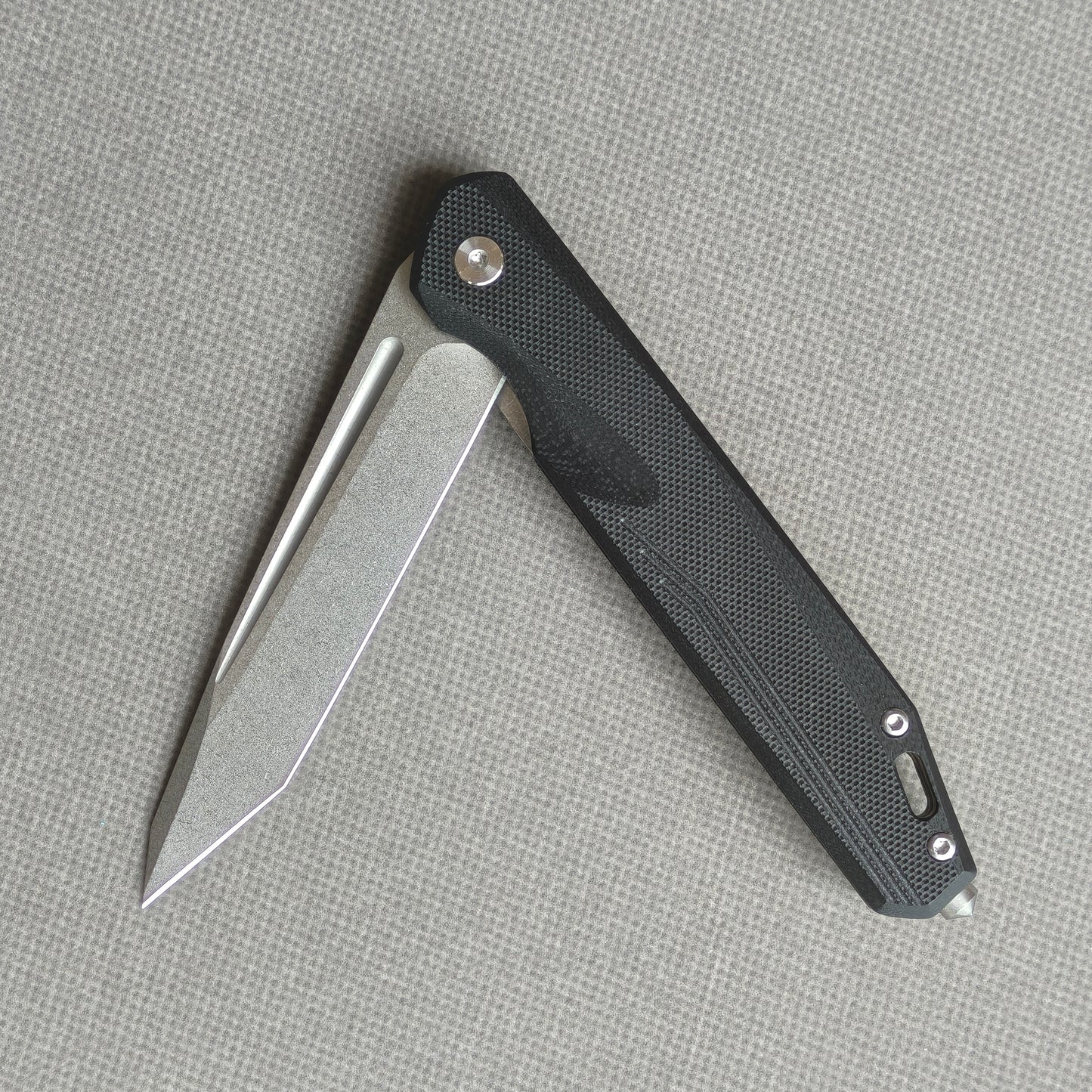 Couteau pliant VORIXN Flipper avec manche en fibre de carbone et acier 2Cr13 (lame D2 de 3,8") KM002