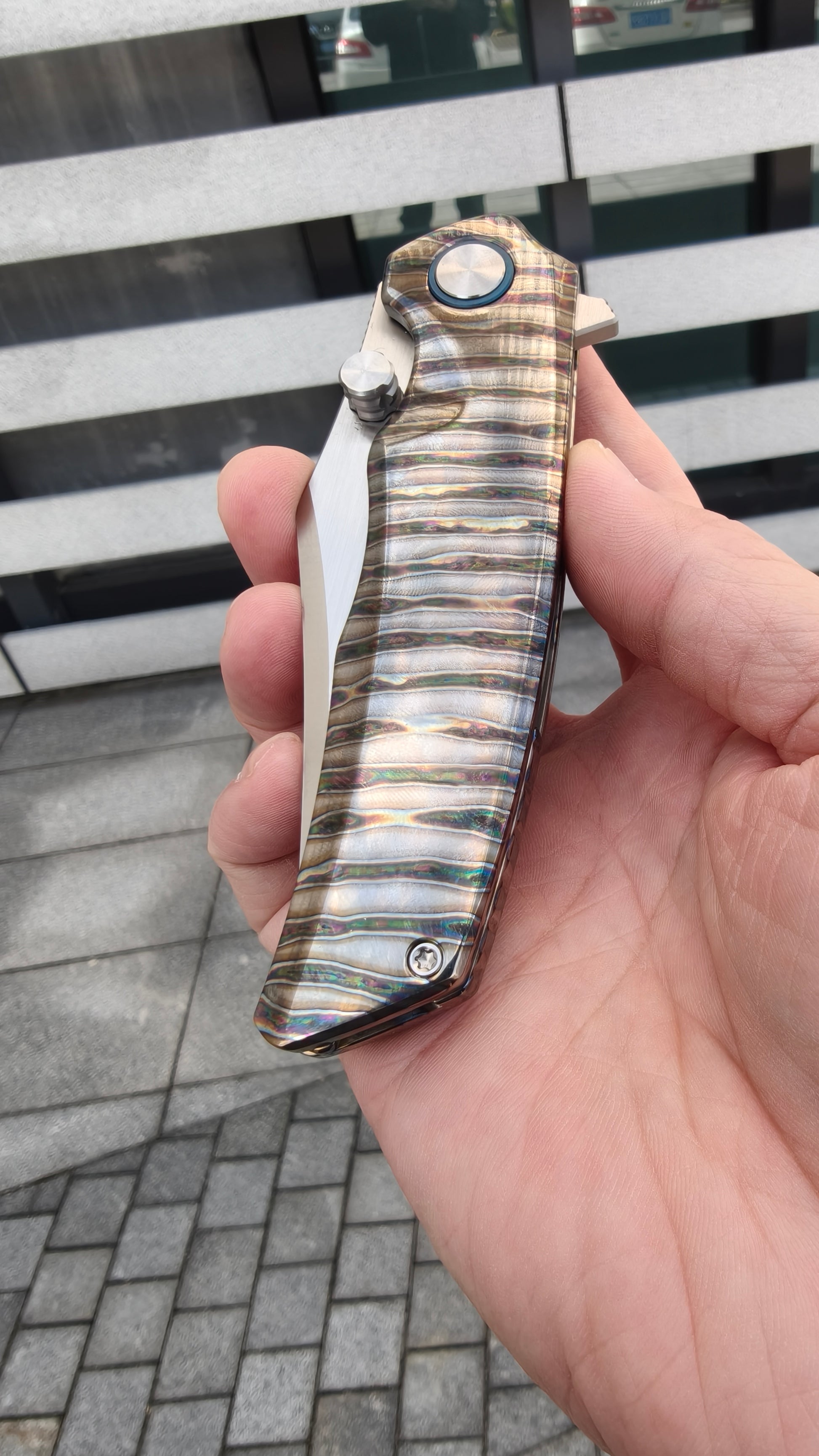 VORIXN KB035 folding knife closed, full view of handle pattern, non-clip side