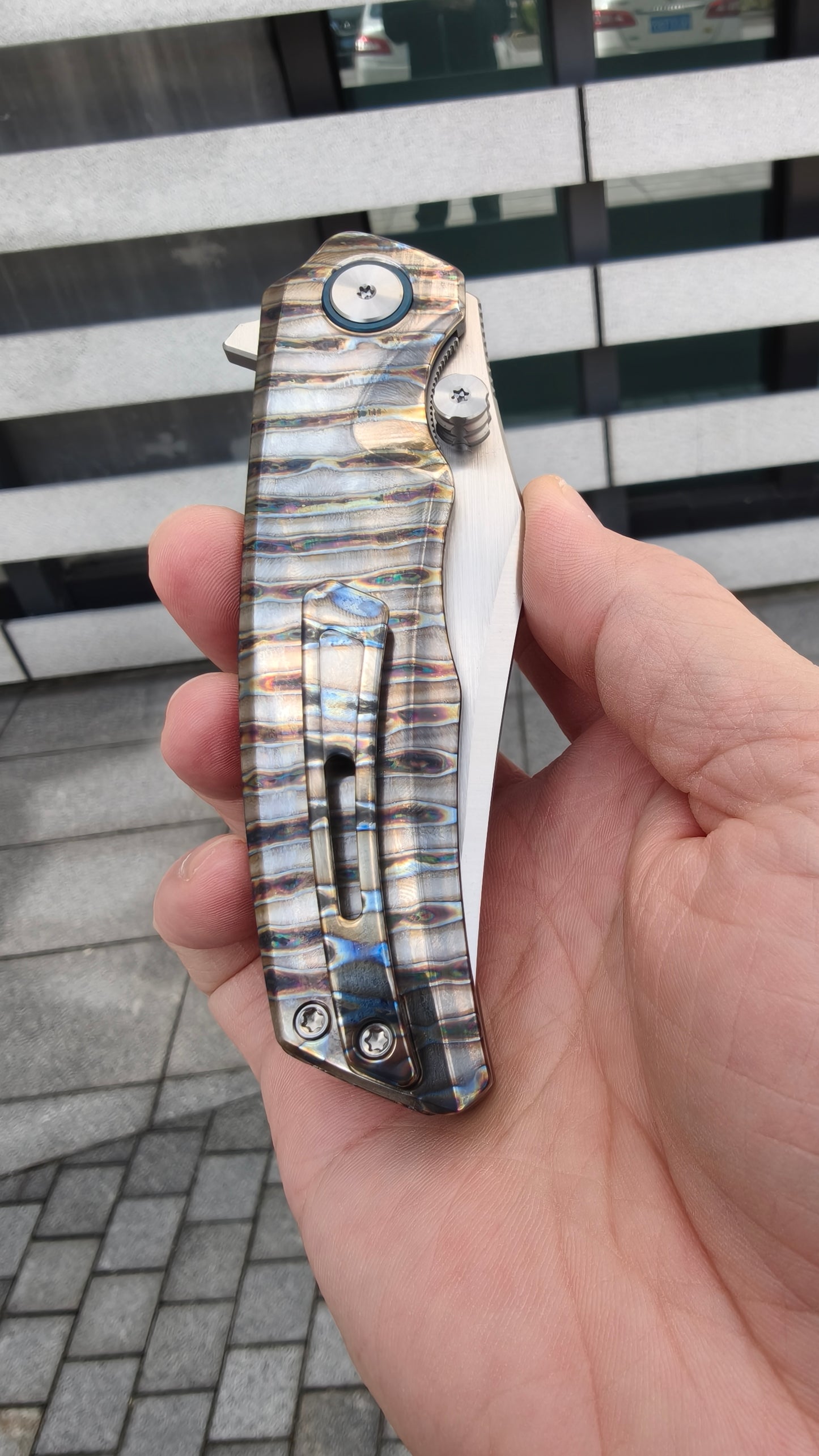 VORIXN KB035 folding knife closed, full view of handle pattern, clip side