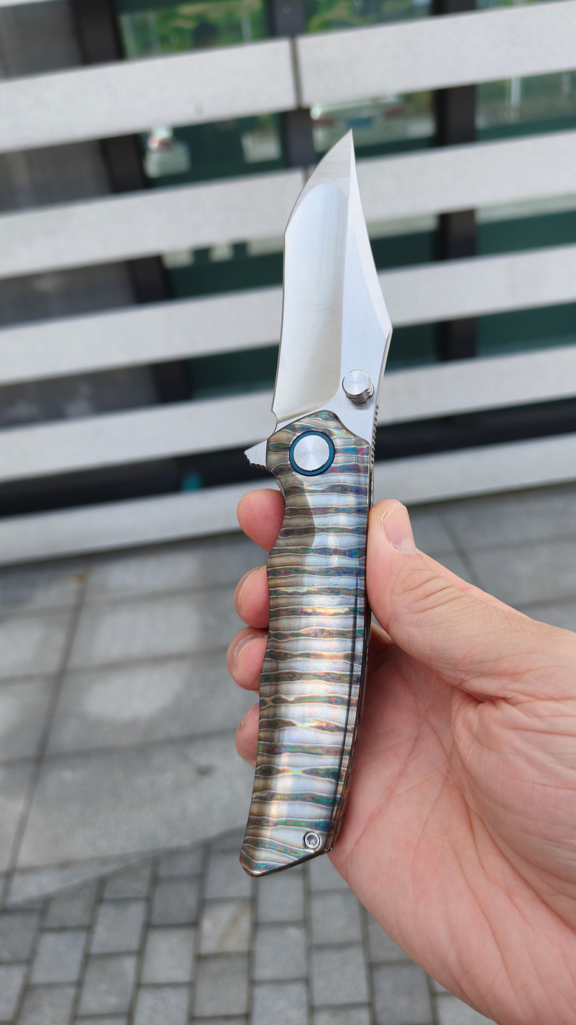 VORIXN KB035 folding knife open, handle down, blade upward