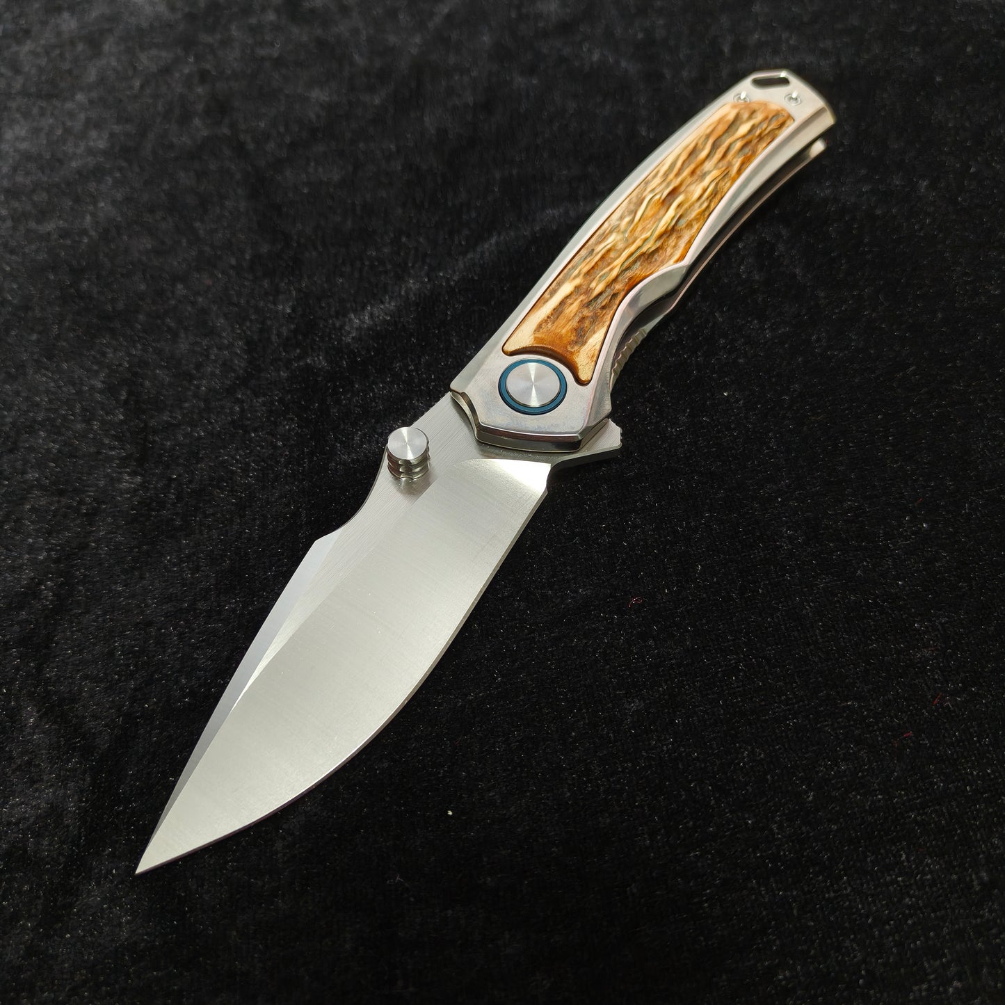 VORIXN AURON folding knife open, show side view with natural stag inlay and VG10 blade