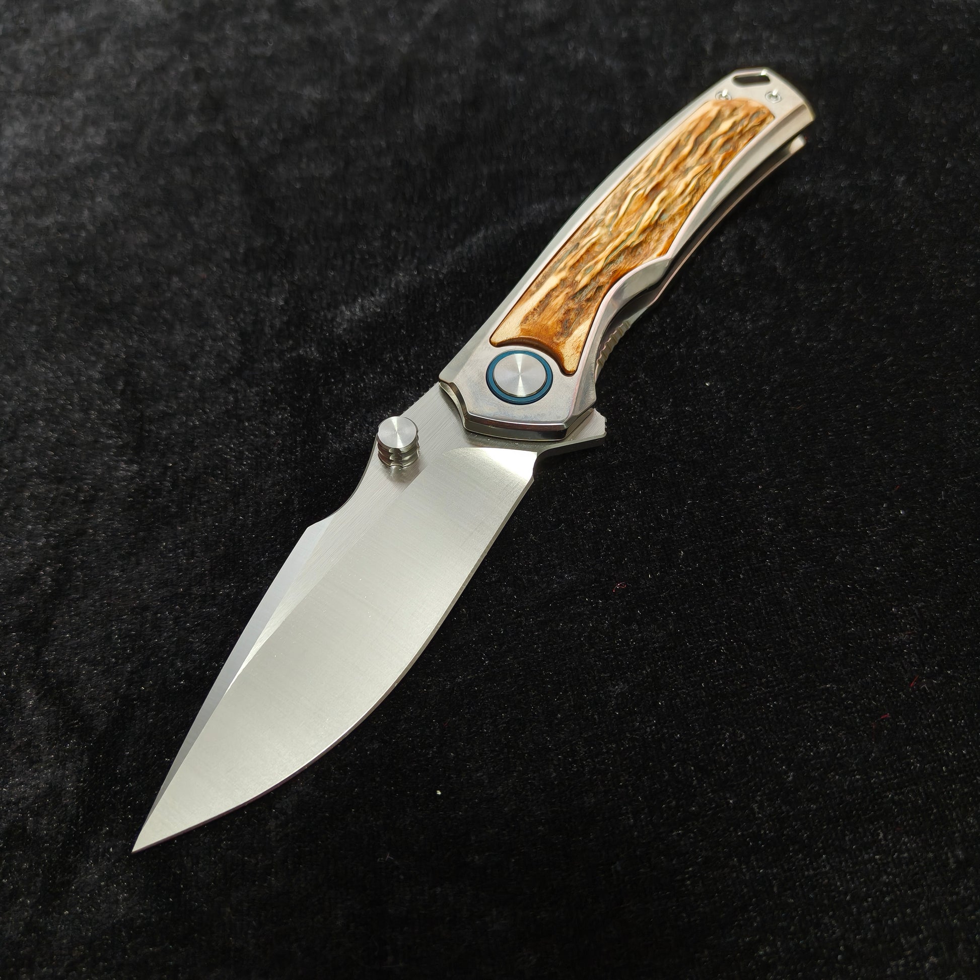 VORIXN AURON folding knife open, show side view with natural stag inlay and VG10 blade