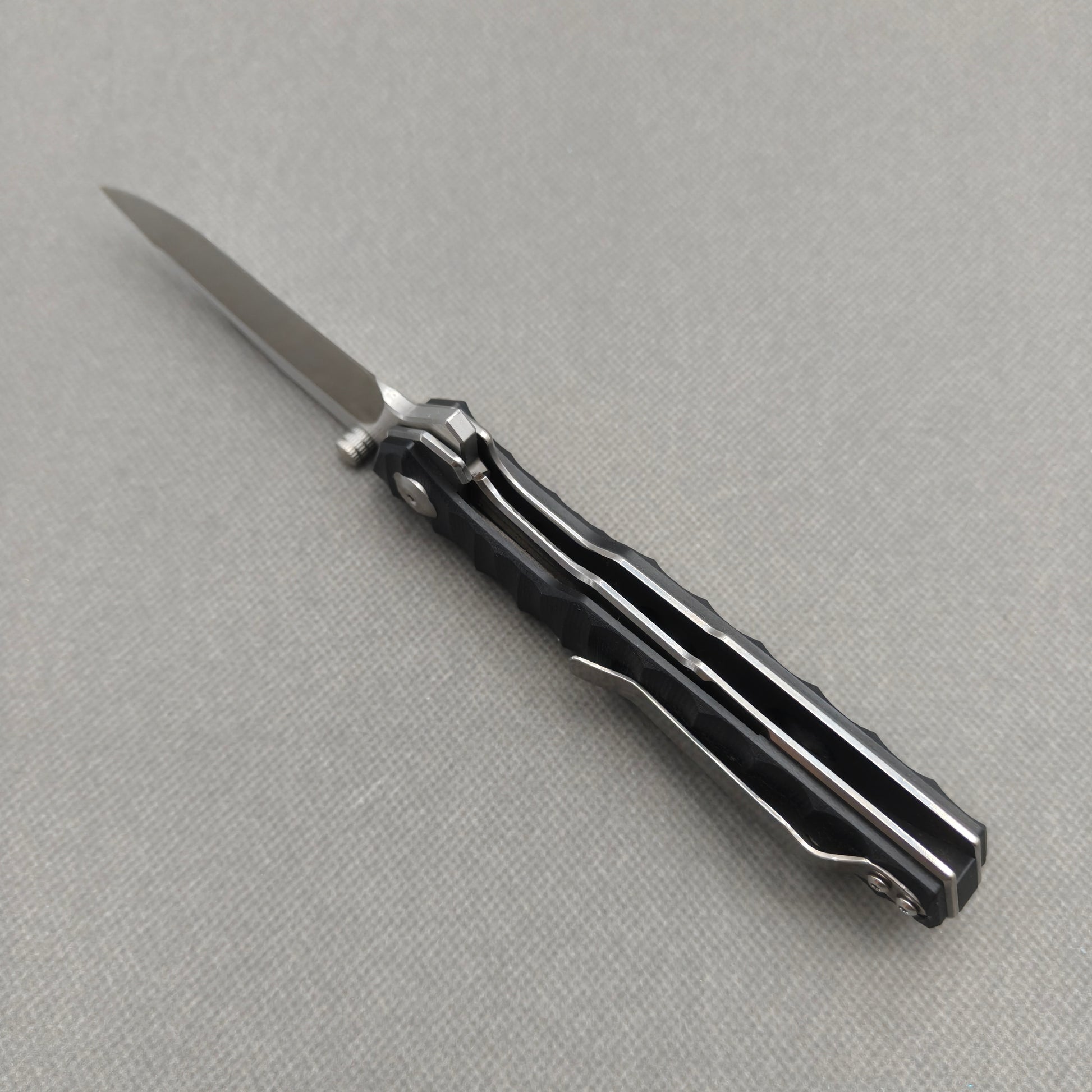 VORIXN KA008 closed clip-side view with pocket clip, screws, and G10 handle back.