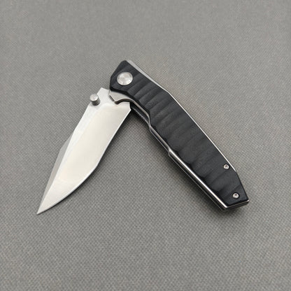 VORIXN KA008 closed spine-side structure showing handle thickness and closed blade alignment.