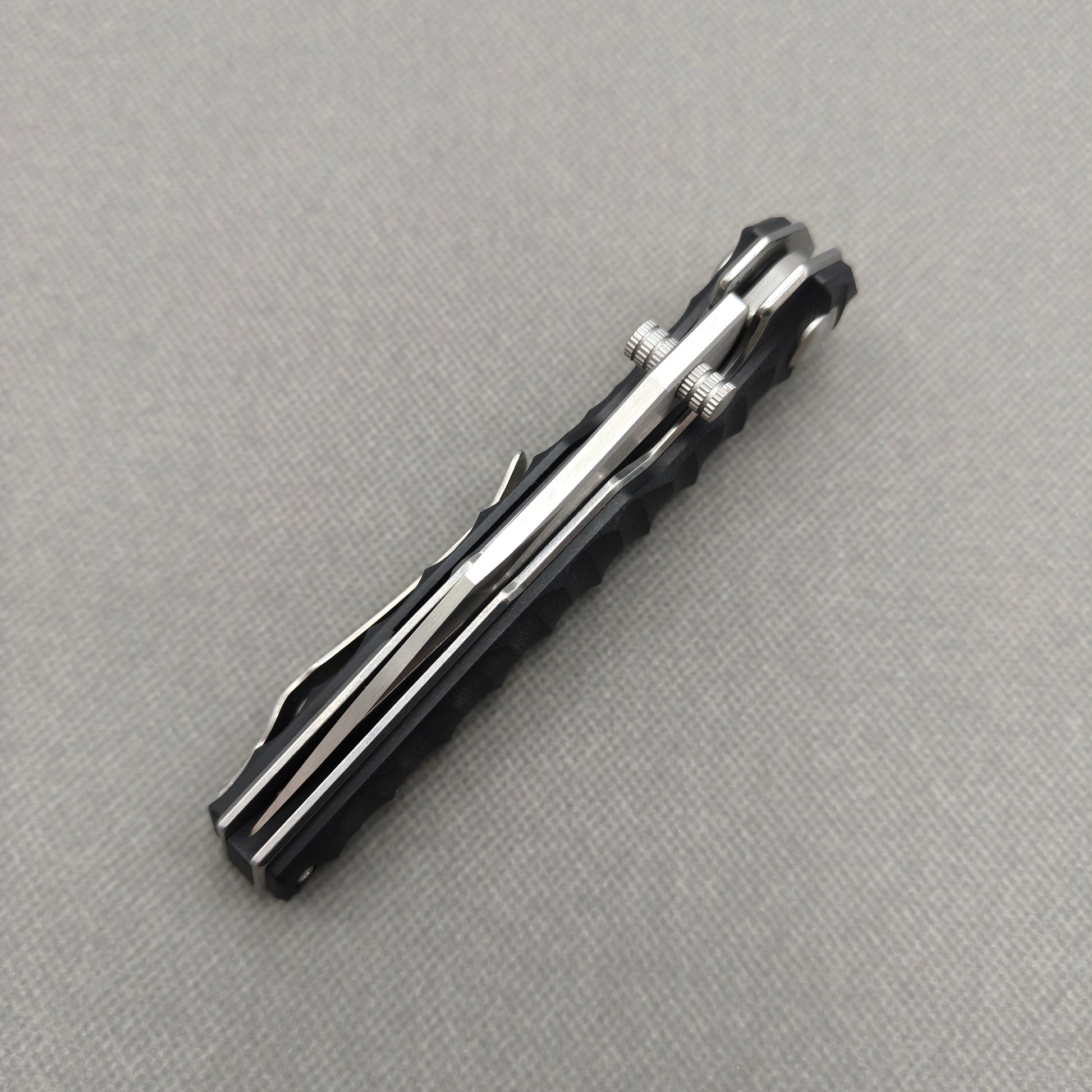 VORIXN KA008 open edge-side locking structure showing lock area and inner handle construction.