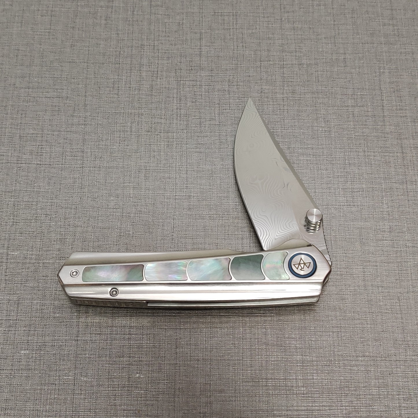 VORIXN "Ocean Mirage" Flipper & Thumb Stud Knife Mother-of-Pearl Inlaid Titanium Handle (3.6" Damascus Blade) KB050